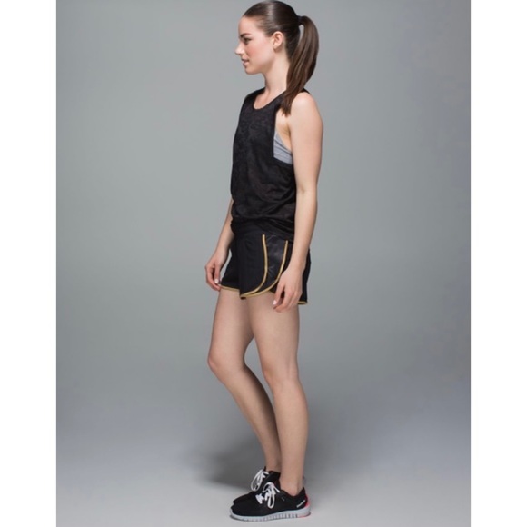Lululemon Super Squad Short Size 6 - Picture 1 of 12